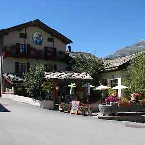 Les Glaciers Hotel